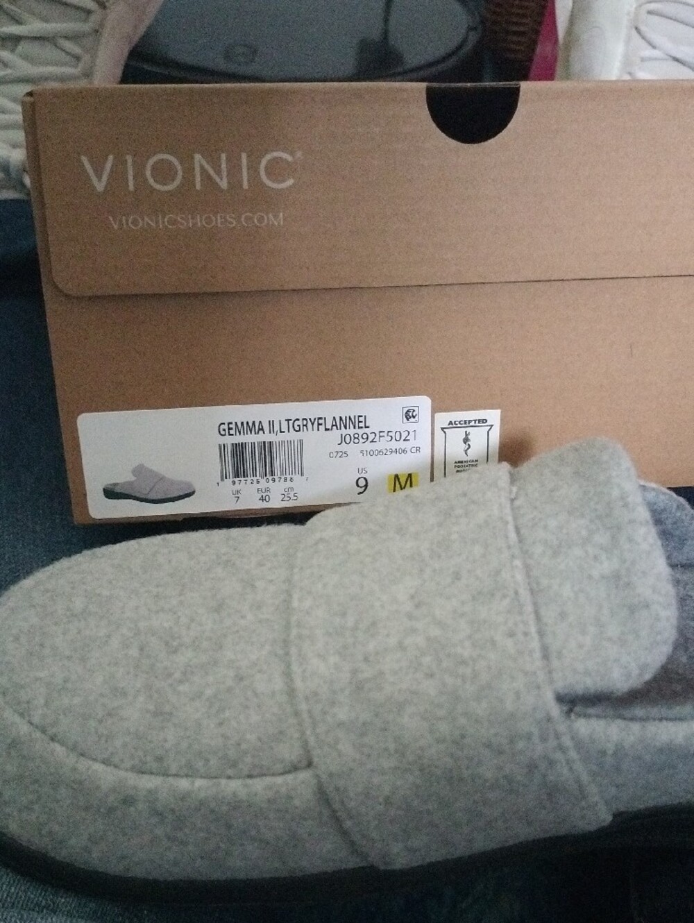 Vionic Grey Flannel Slippers Quality House Shoes Size 9